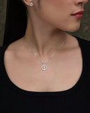 Colar Feminino Medalha Crucifixo Cravejado de Prata